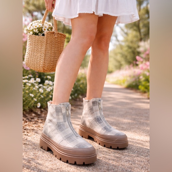 Aldo Shoes - Aldo Plaid Zip-Up Ankle Boots size 7